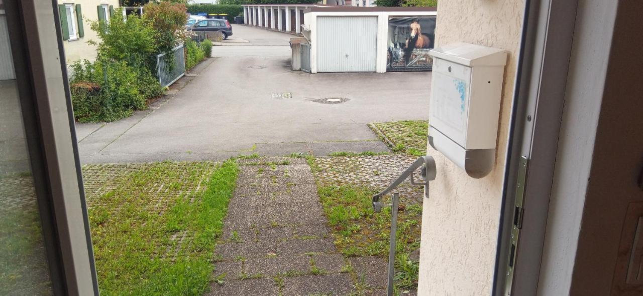 Grosses Zimmer Bad Kueche Wohnzimmer Terasse Garten Zentral Ruhig Landsberg am Lech Esterno foto
